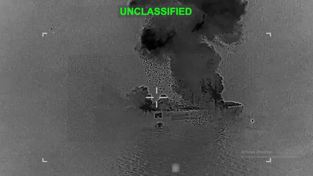 De Shahid Bageri wordt geraakt door een tweede enorme explosie - Screenschot U.S. Central Command via X