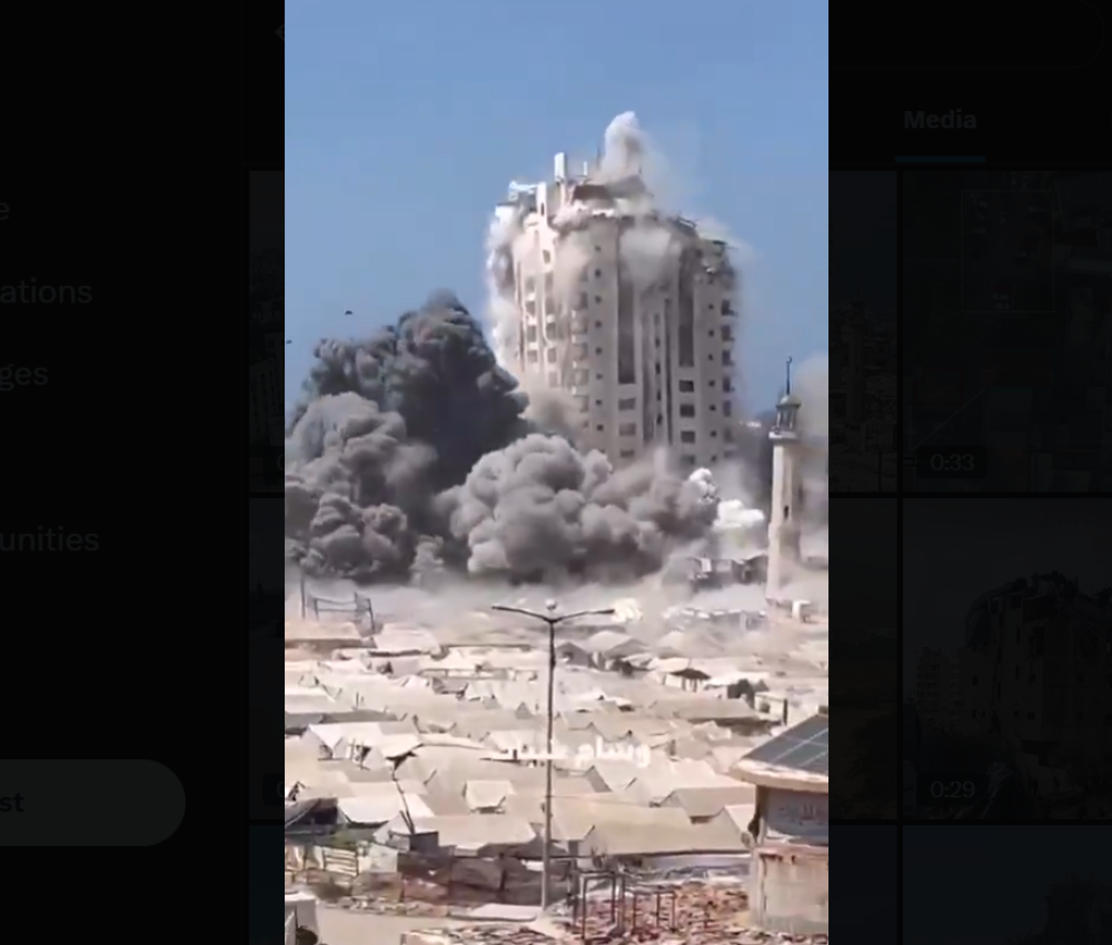 Een lege torenflat in Gaza-Stad wordt met explosieven neergehaald door de IDF - Screenshot X
