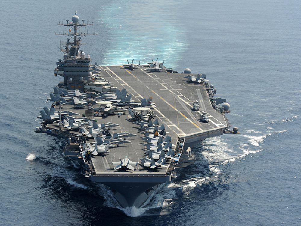 Het nucleair aangedreven vliegkampschip USS Nimitz, tot 2017 het grootste oorlogsschip ooit gebouwd, is aangekomen in de Arabische Zee, 31 januari. Foto: US Navy