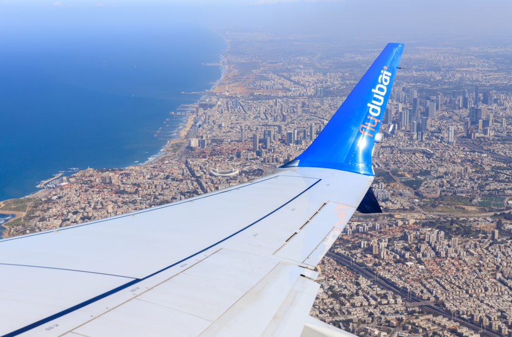 Een toestel van Flydubai boven Tel Aviv - Foto: Dmitriy Feldman/Dreamstime.com