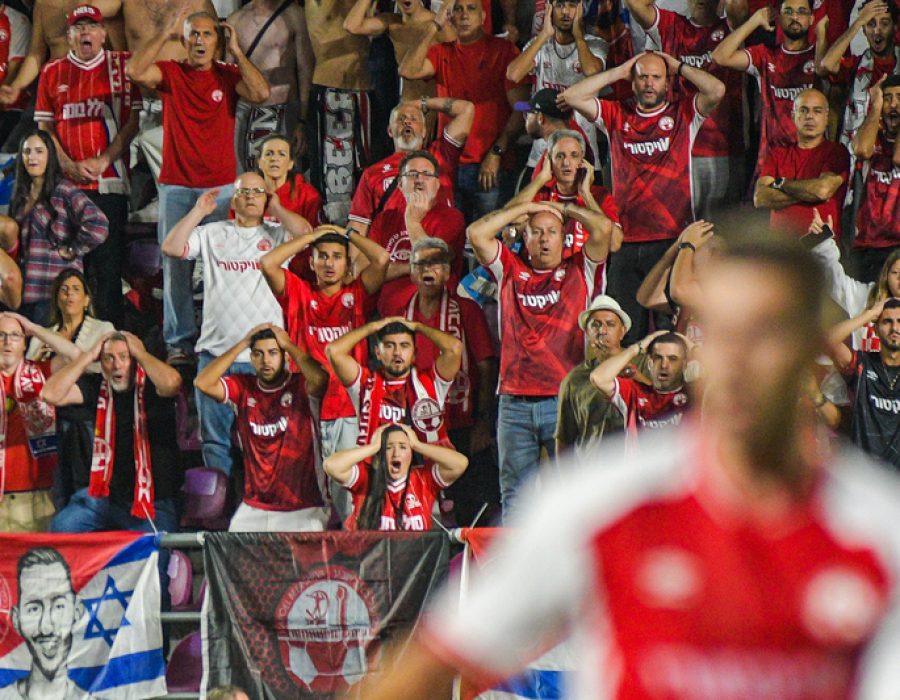 Supporters van Hapoel Beërsjeva - Foto: Cosmin Iftode/Dreamstime.com