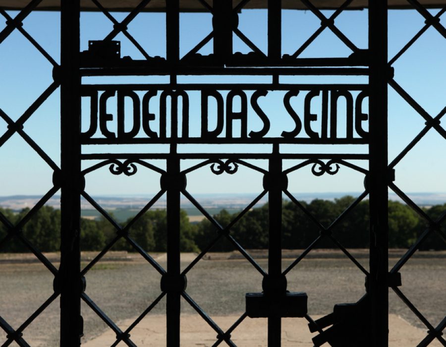 De beruchte tekst op de poort van concentratiekamp Buchenwald luidt: 'Jedem das seine' ('Een ieder wat hij verdient') - Foto: Dreamstime.com