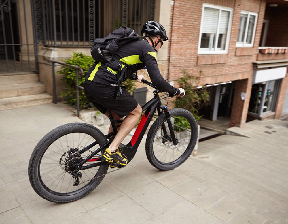 Side,Shot,Of,Male,Cyclist,Wearing,Cycling,Clothing,And,Protective