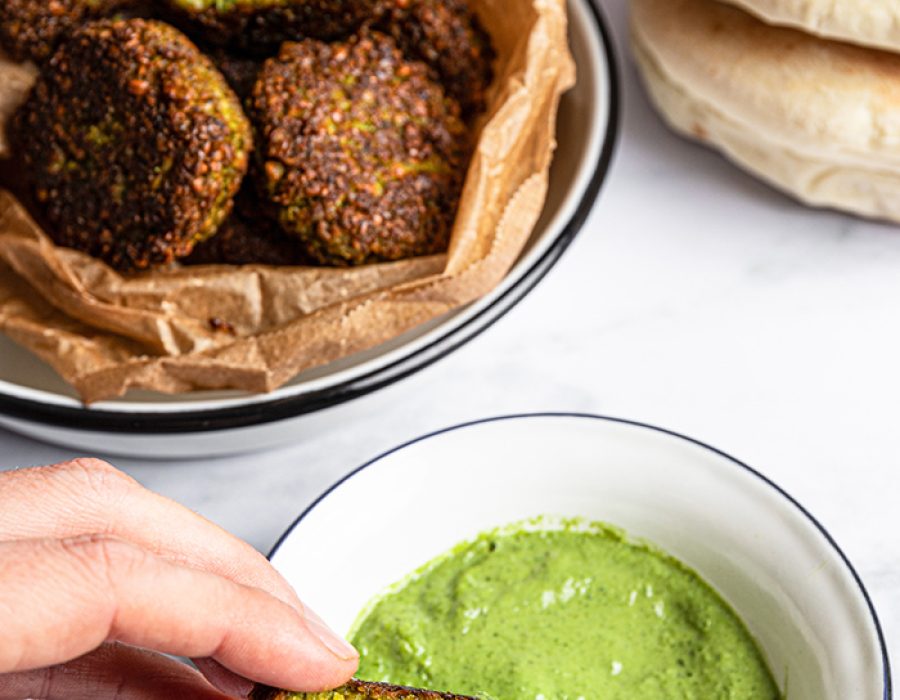 Falafel van Esther Erwteman, in haar boek Tahin. Foto: Elvan Ünlü, styling Tinne de Ceuster