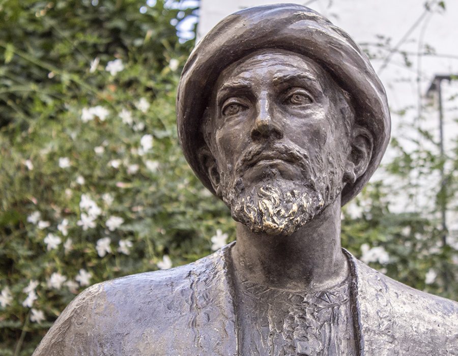 maimonides-standbeeld-in-Cordoba