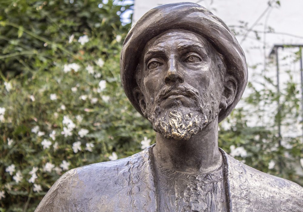 maimonides-standbeeld-in-Cordoba