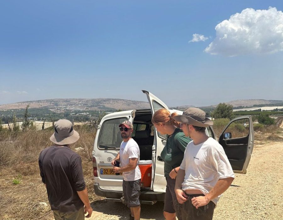 Vrijwilligers van de kibboets Baram bij de Libanese grens