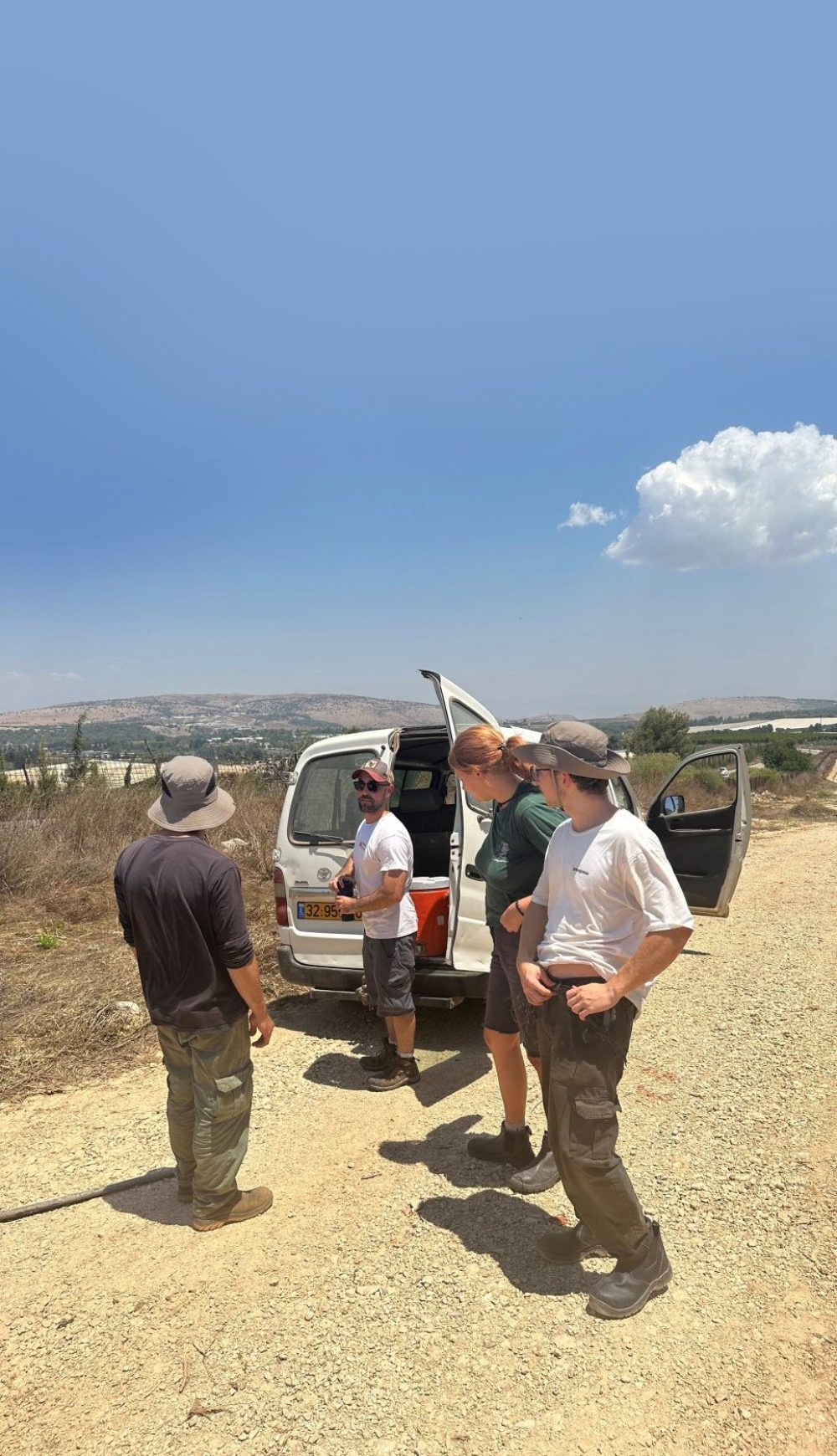Vrijwilligers van de kibboets Baram bij de Libanese grens