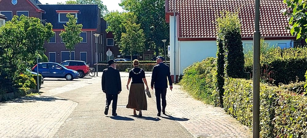 rabbijn-burgemeester-en-organisator.-de-plechtigheid-is-voorbij-