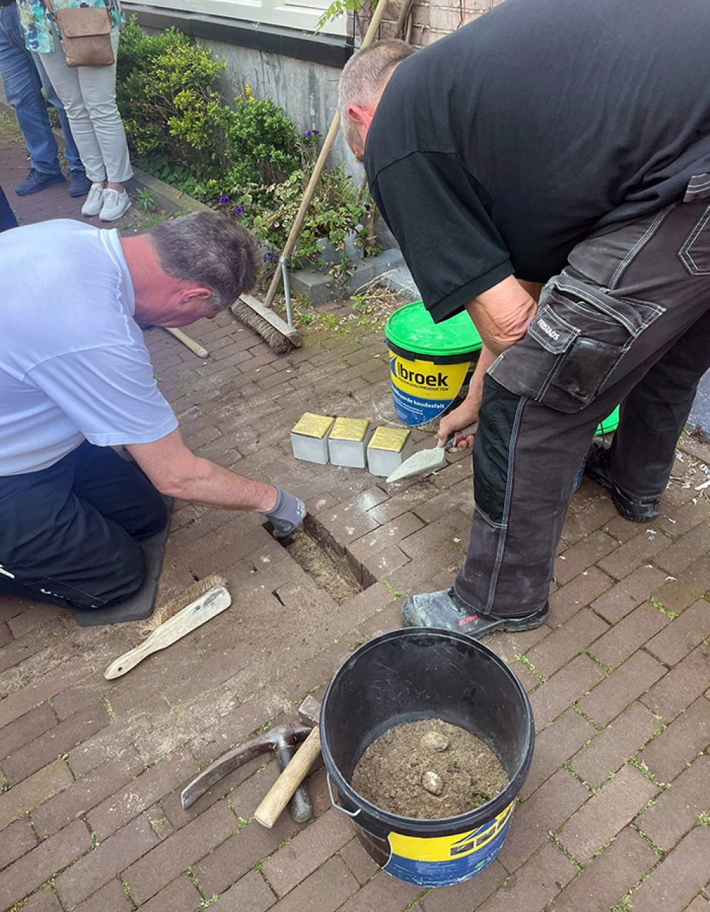 stolpersteinen-familie-hond