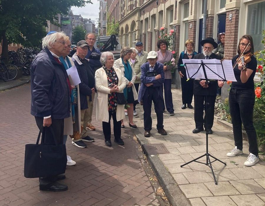 stolpersteinen leggen_met viool