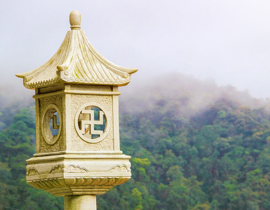 Decorative,Lamp,Post,On,A,Buddhist,Temple,In,Genting,Highland,